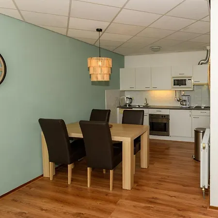 Zanddijk 113, Aan Zee Юлианадорп